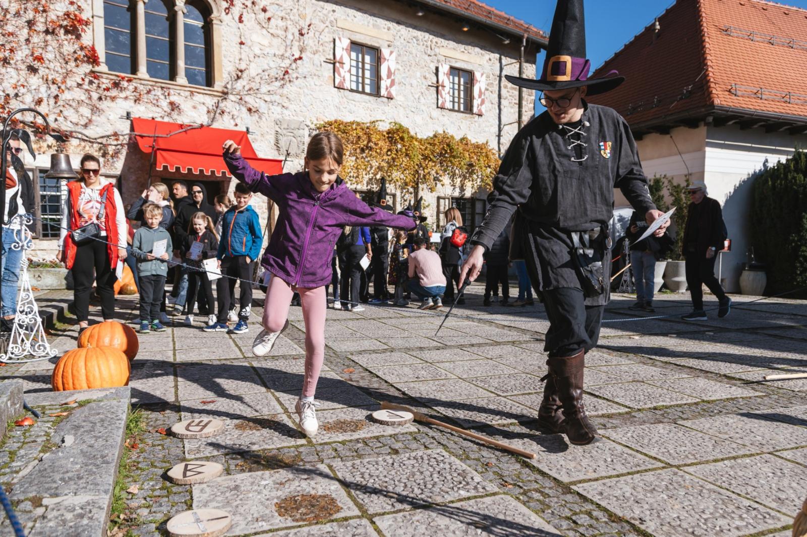 Noč čarovnic: Čarovniška akademija  - ideje za počitnice